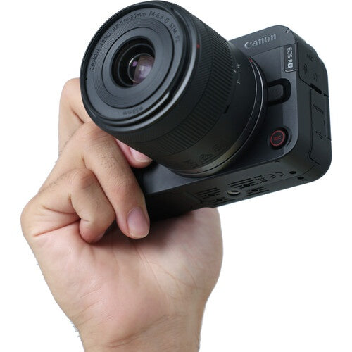 Cámara Canon compacta en mano, ideal para creadores de contenido y video profesional en Uruguay.
