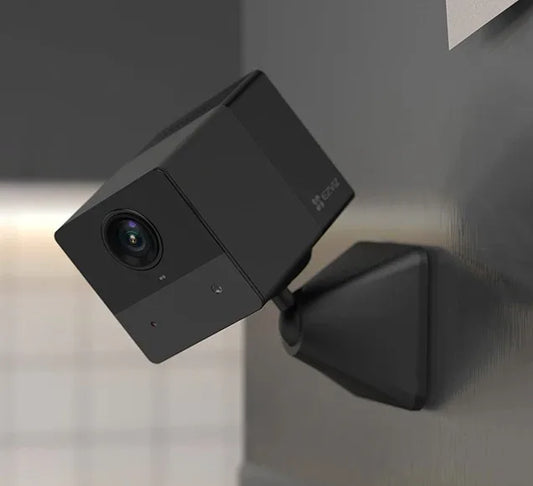 Camara 4G Ezviz CB2 2K 3MP negra con PowerBank - Tecatech-uy