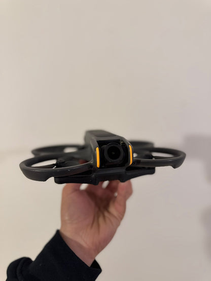Drone DJI Avata 2 FPV 4K con Goggles, Motion Controller y accesorios - Usado