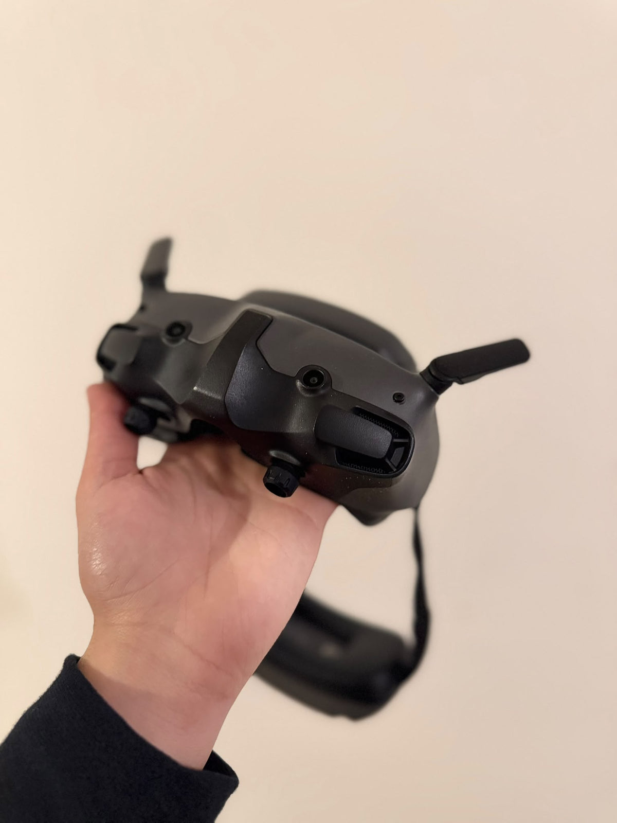 Drone DJI Avata 2 FPV 4K con Goggles, Motion Controller y accesorios - Usado