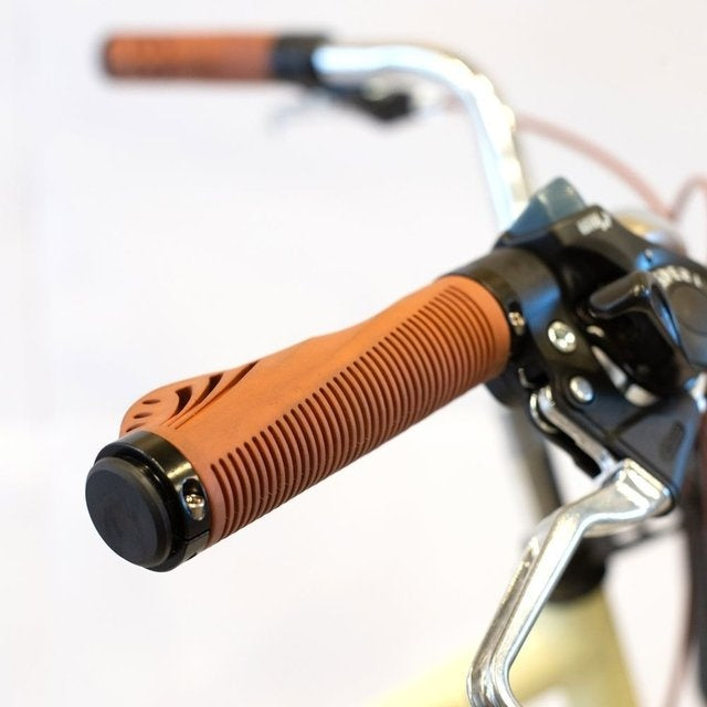 Bicicleta de paseo aluminio c/canasto R26 7V crema