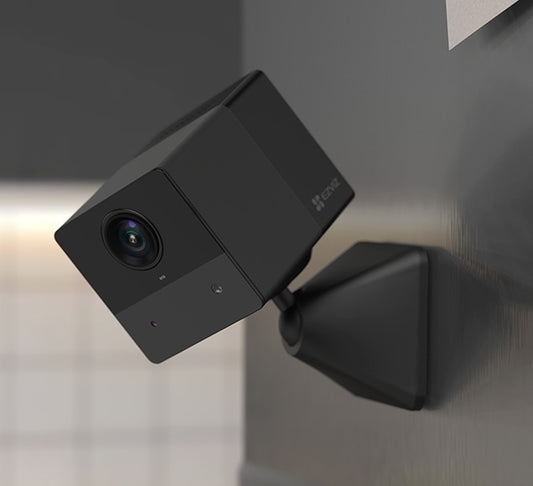 Camara 4G Ezviz CB2 2K 3MP negra con PowerBank