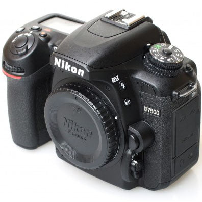 Camara Nikon D7500 solo cuerpo